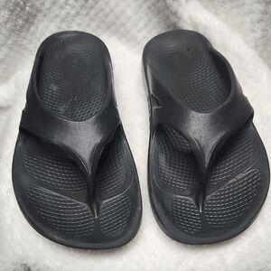 OOFOS Black Sandals Size M9 W11